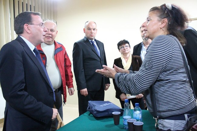 Witany owacjami na stojąco - zdjęcia