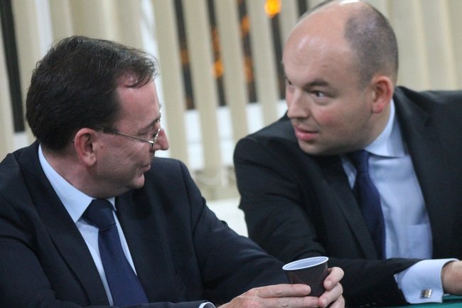 Witany owacjami na stojąco - zdjęcia