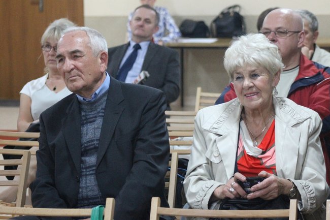 Witany owacjami na stojąco - zdjęcia