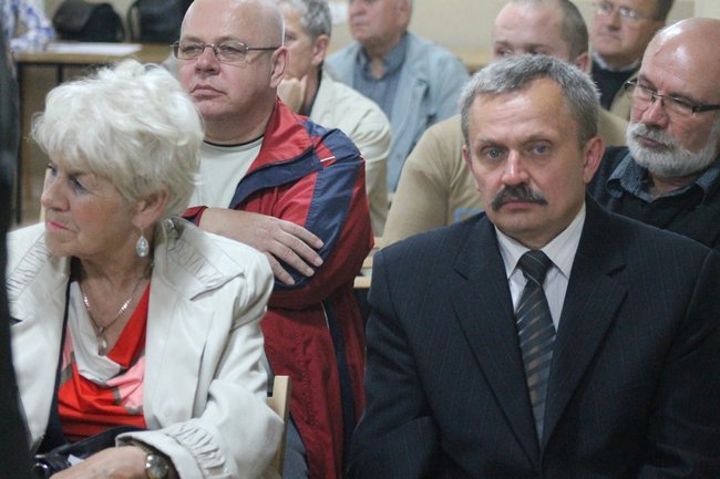 Witany owacjami na stojąco - zdjęcia