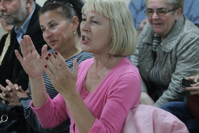 Witany owacjami na stojąco - zdjęcia