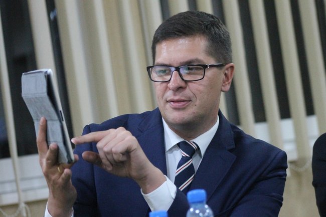 Witany owacjami na stojąco - zdjęcia