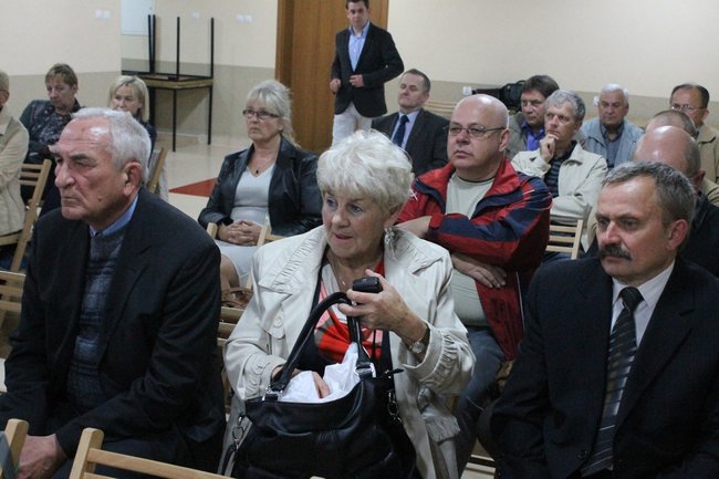 Witany owacjami na stojąco - zdjęcia