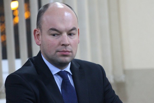 Witany owacjami na stojąco - zdjęcia