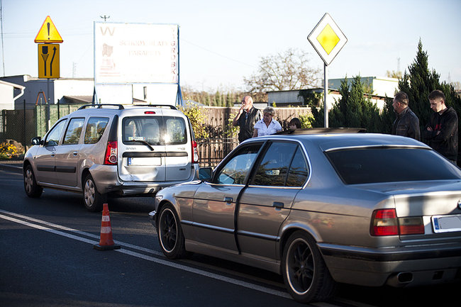 Najechał na tył osobówki - zdjęcia