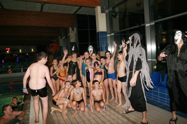 Upiorny wieczór na pływalni - zdjęcia