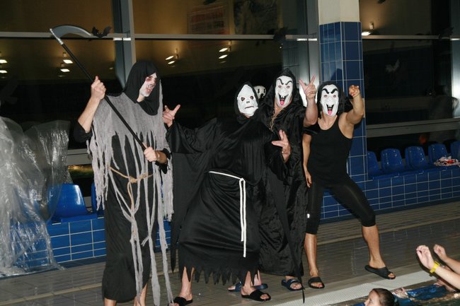 Upiorny wieczór na pływalni - zdjęcia