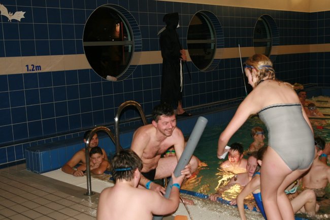 Upiorny wieczór na pływalni - zdjęcia