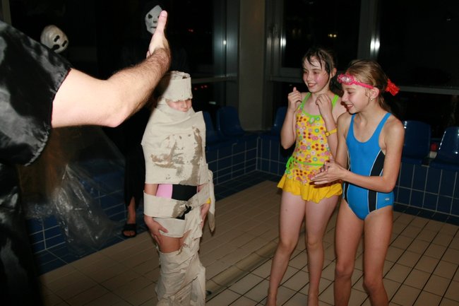 Upiorny wieczór na pływalni - zdjęcia