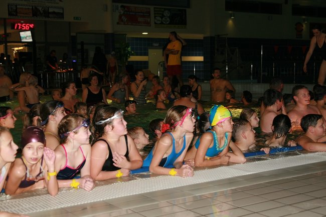 Upiorny wieczór na pływalni - zdjęcia