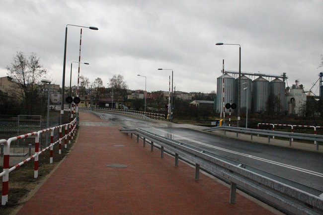 Droga przez las otwarta - zdjęcia