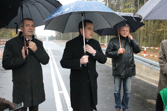 Droga przez las otwarta - zdjęcia