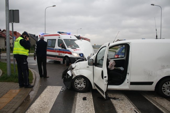 Wymusił pierwszeństwo - zdjęcia