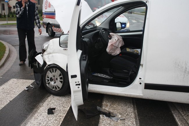 Wymusił pierwszeństwo - zdjęcia