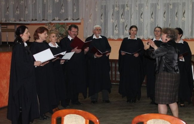 Seniorzy cieszą się życiem - zdjęcia