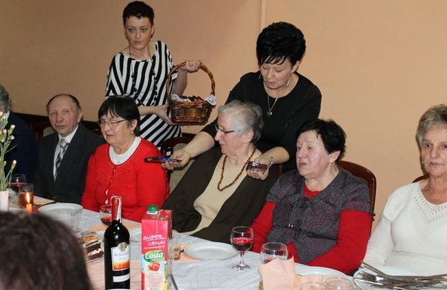 Seniorzy cieszą się życiem - zdjęcia