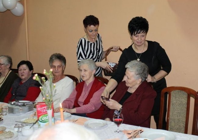 Seniorzy cieszą się życiem - zdjęcia