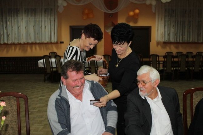 Seniorzy cieszą się życiem - zdjęcia