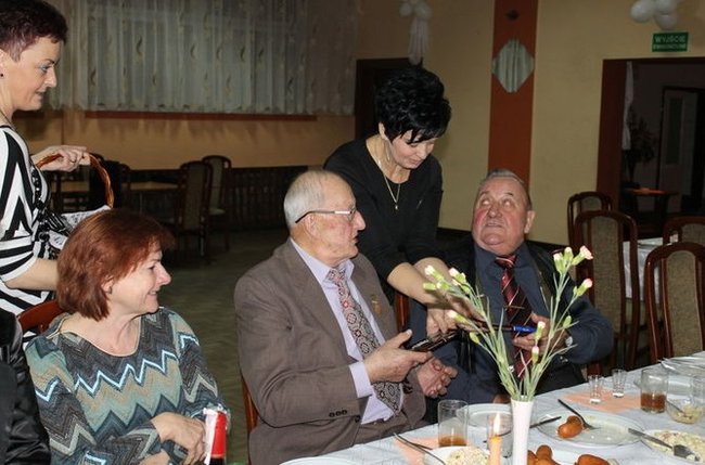 Seniorzy cieszą się życiem - zdjęcia