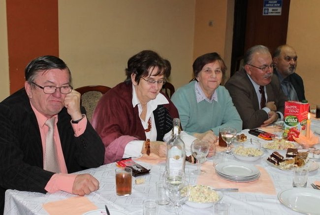 Seniorzy cieszą się życiem - zdjęcia