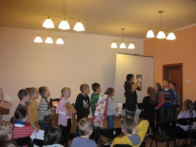 Praca pisarza od kuchni - zdjęcia