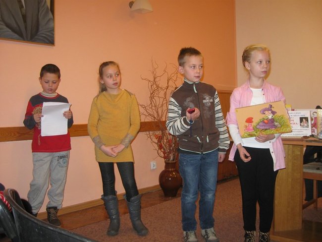 Praca pisarza od kuchni - zdjęcia