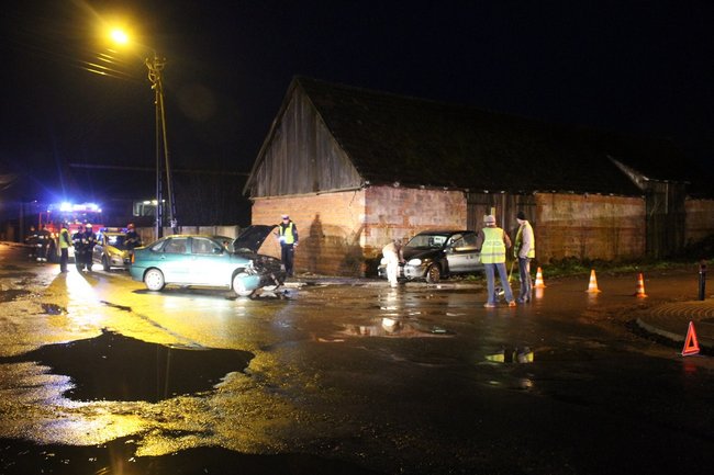 Kobieta i dwoje dzieci w szpitalu - zdjęcia