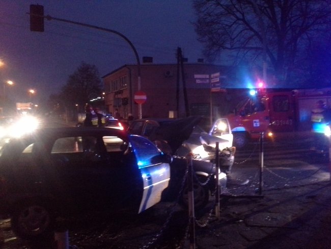 Zderzenie na skrzyżowaniu - zdjęcia