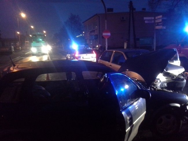 Zderzenie na skrzyżowaniu - zdjęcia