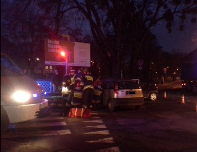 Zderzenie na skrzyżowaniu - zdjęcia