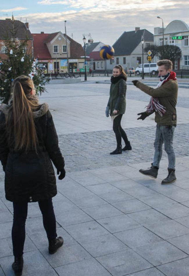 Z rynku zrobili boisko - zdjęcia