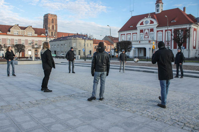 Z rynku zrobili boisko - zdjęcia