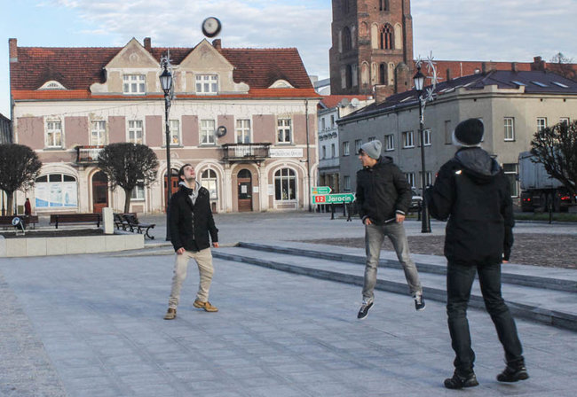 Z rynku zrobili boisko - zdjęcia