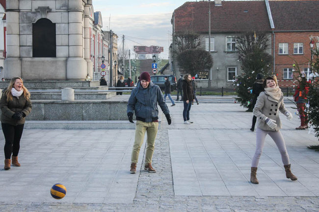 Z rynku zrobili boisko - zdjęcia