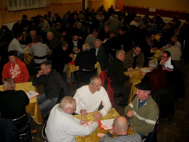 Ocalają karcianą tradycję - zdjęcia