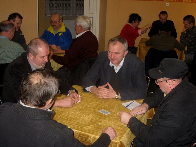 Ocalają karcianą tradycję - zdjęcia