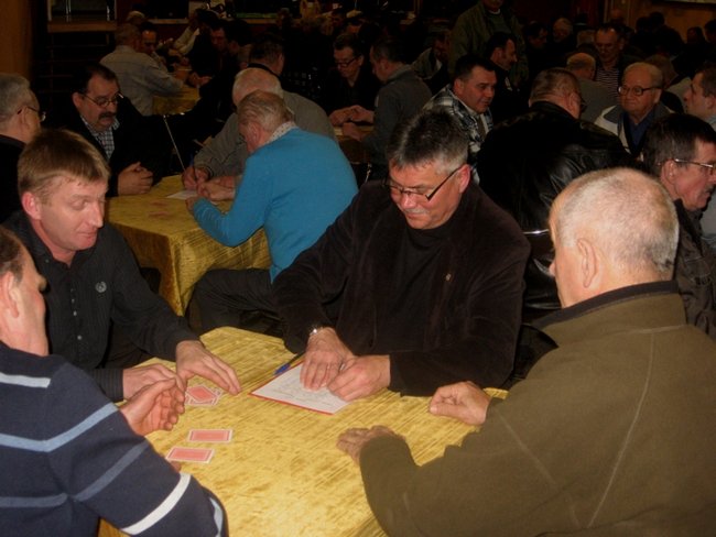 Ocalają karcianą tradycję - zdjęcia