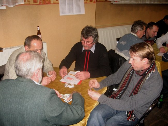 Ocalają karcianą tradycję - zdjęcia