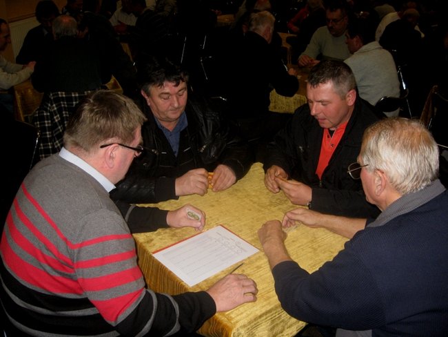 Ocalają karcianą tradycję - zdjęcia