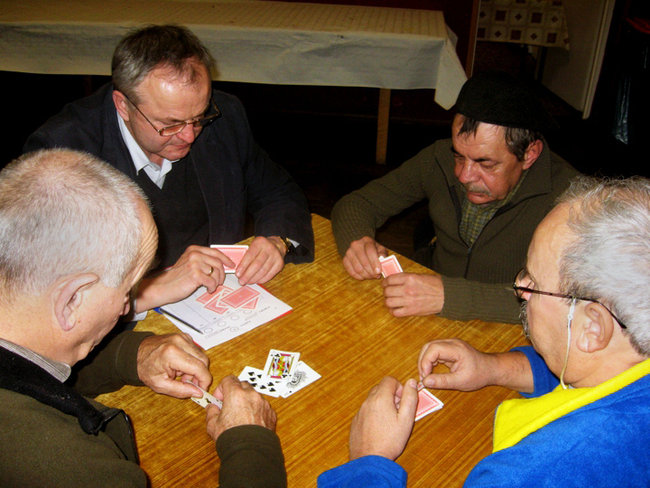 Ocalają karcianą tradycję - zdjęcia