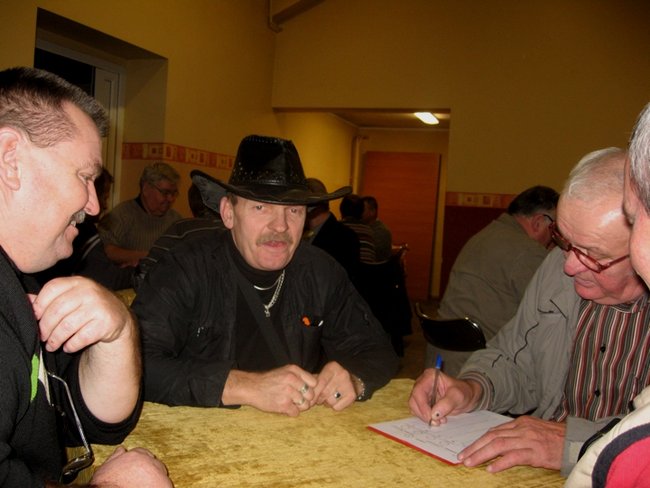 Ocalają karcianą tradycję - zdjęcia