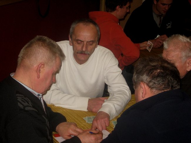 Ocalają karcianą tradycję - zdjęcia