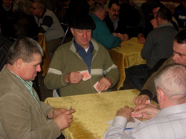 Ocalają karcianą tradycję - zdjęcia