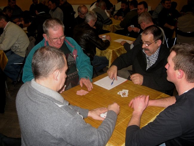 Ocalają karcianą tradycję - zdjęcia