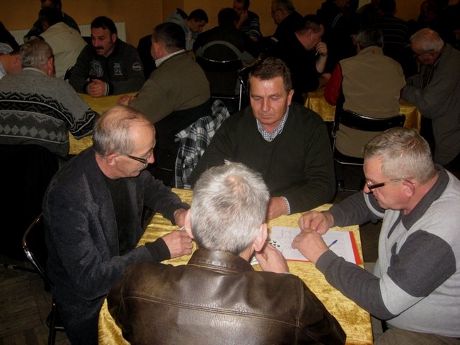 Ocalają karcianą tradycję - zdjęcia