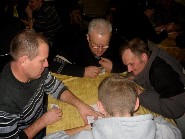 Ocalają karcianą tradycję - zdjęcia