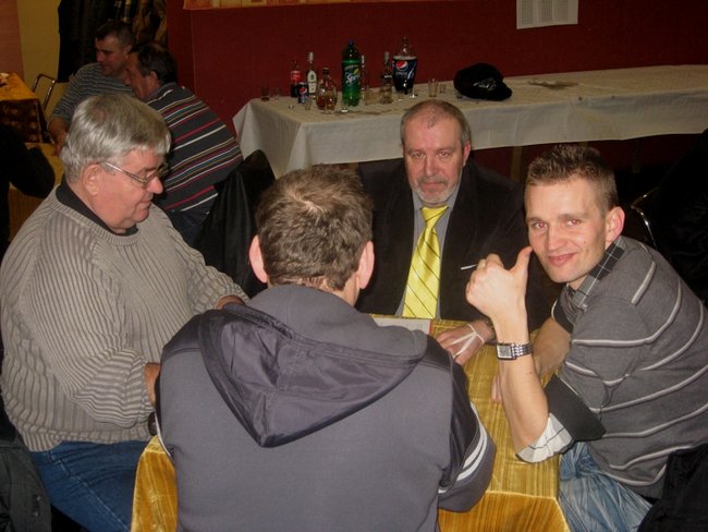 Ocalają karcianą tradycję - zdjęcia