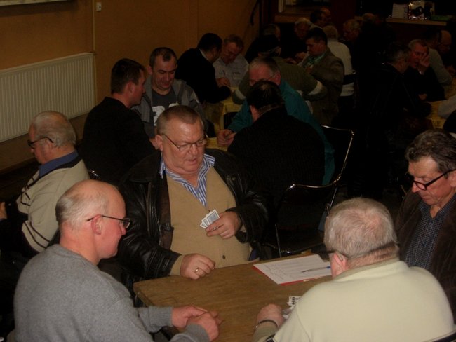 Ocalają karcianą tradycję - zdjęcia