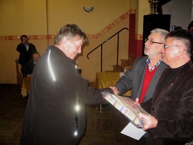 Ocalają karcianą tradycję - zdjęcia