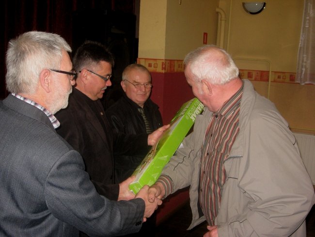 Ocalają karcianą tradycję - zdjęcia